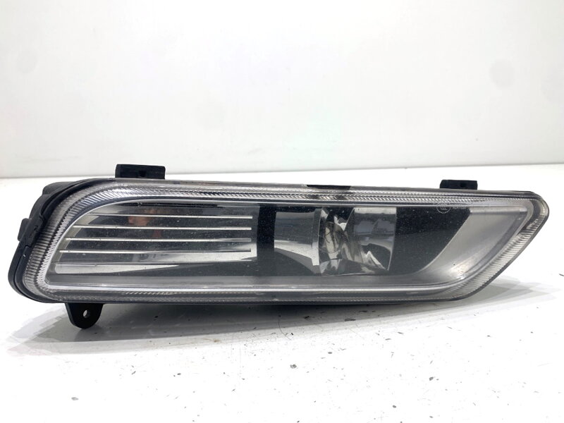 Halogen / mlhovka pravá přední VW Passat B7 (362) 2010 - 2015
