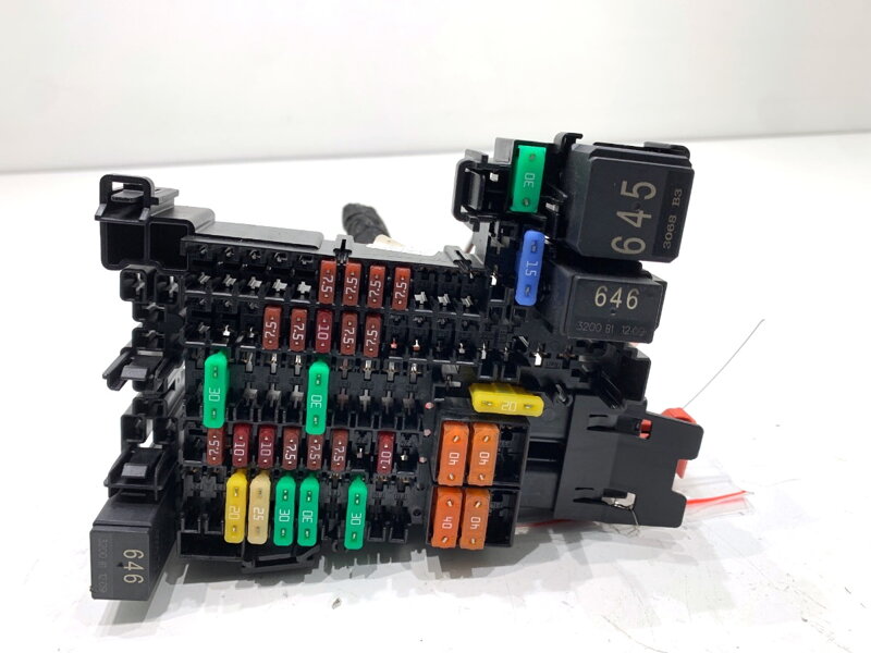 Pojistková skříňka Skoda Octavia IV Combi (NX5) 2019 - 2022 5WA937615
