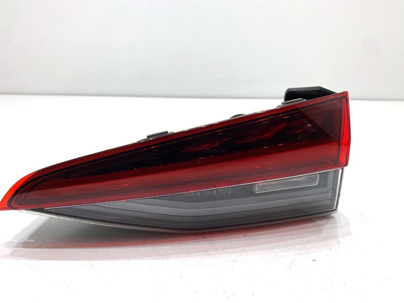 Světlo zadní pravé vnitřní Skoda Octavia IV Combi (NX5) 2019 - 2022 5E7945308A