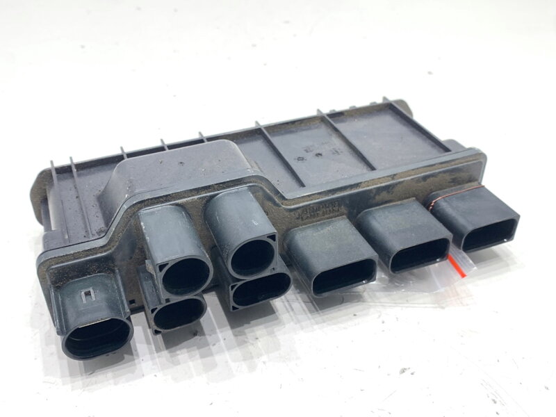 Modul rozdělovač proudu BMW 5 (G30, F90) 2016 - 2022 7100408