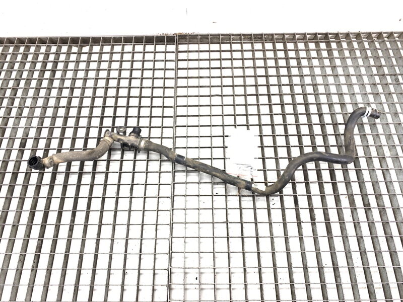 Potrubí vody BMW 5 (G30, F90) 2016 - 2022 9471114