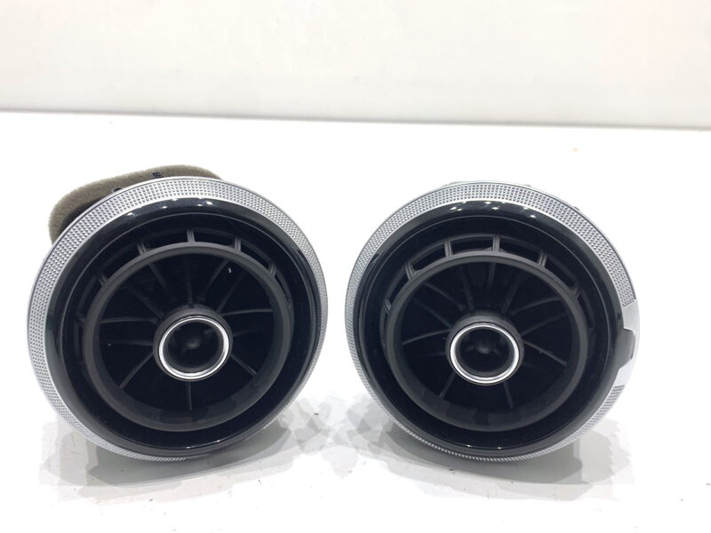 Mřížky ventilace přední středová Audi A3 Limousine (8VS, 8VM) 2013 - 2022 8V0820901C