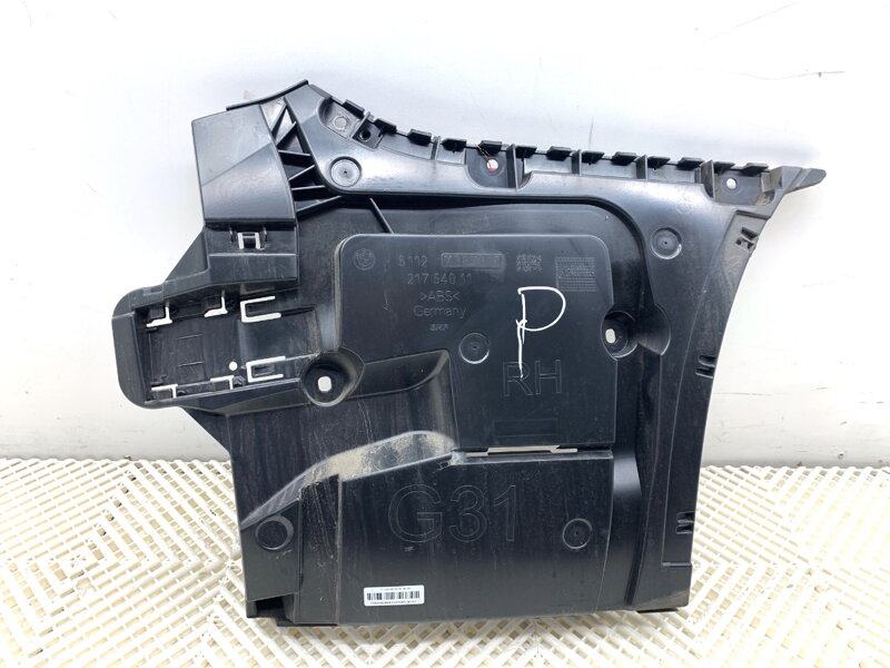 Držák nárazníku pravý zadní BMW 5 Touring (G31) 2017 - 2022 7387316