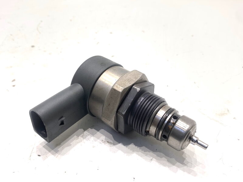 Regulátor tlaku paliva BMW X3 (F25) 2010 - 2017 0281002949