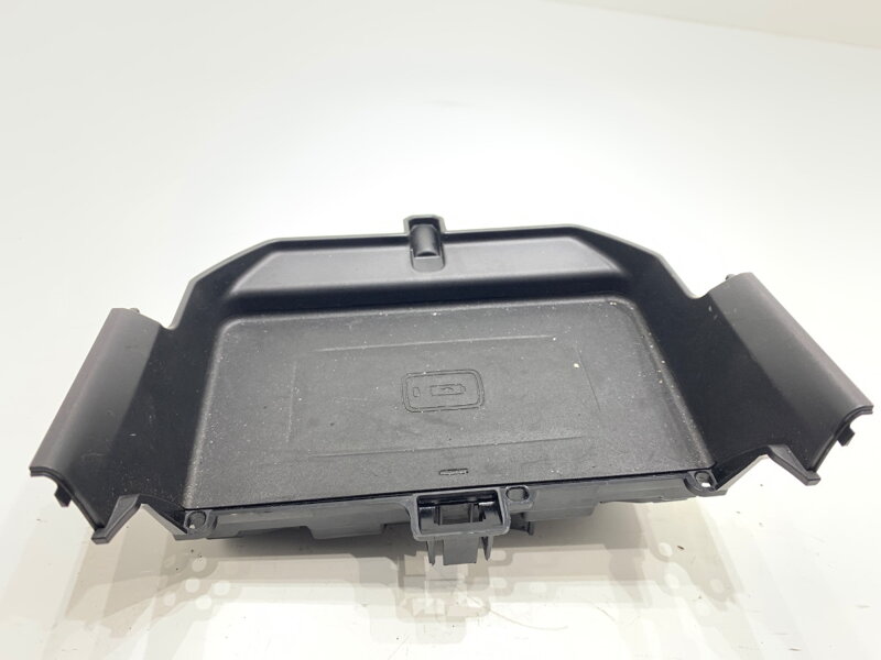 Nabíječka indukční BMW 5 Touring (G31) 2017 - 2022 6801509