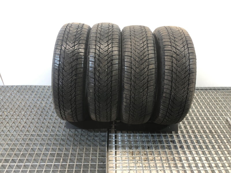 Pneumatika zima 4X 175 / 70 13 " aplus --- ---