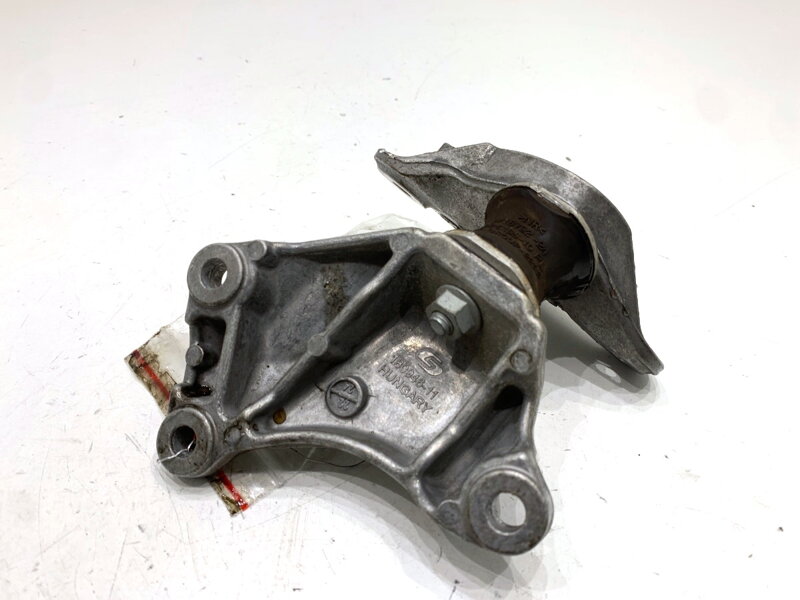 Držák převodovky převodů BMW 5 (G30, F90) 2016 - 2022 6861570