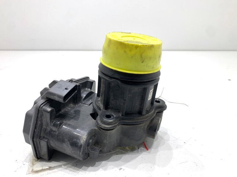 Škrticí klapka BMW 5 (G30, F90) 2016 - 2022 8512452