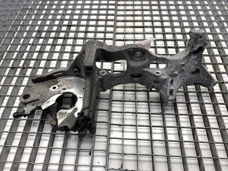 Držák uchycení alternátoru Skoda Octavia IV Combi (NX5) 2019 - 2022 05L903143