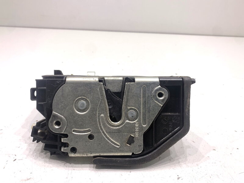 Zámek dveří pravý přední BMW 5 (E60) 2003 - 2010 7202146