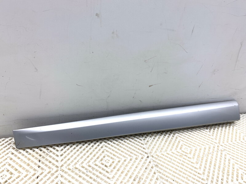 Lišta dveří levá přední Renault Megane III Liftback (BZ0/1_, B3_) 2008 - 2022 808776304R