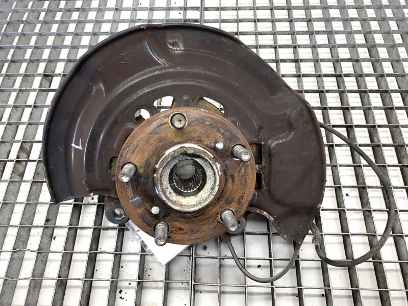 Otoč levá přední Toyota Auris (_E18_) 2012 - 2018