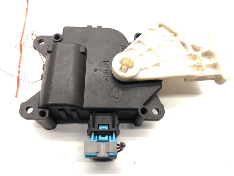 Motor radiátoru topení Toyota Auris (_E18_) 2012 - 2018 113800-2810