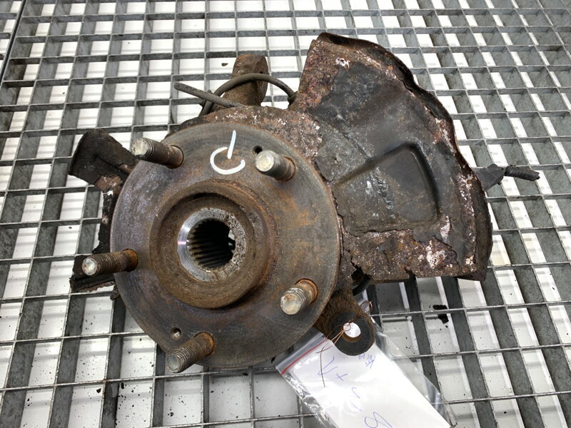 Otoč pravá přední KIA Venga (YN) 2010 - 2022