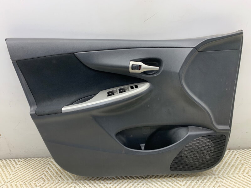 Tapecírung dveří levý přední Toyota Corolla Sedan (_E15_) 2006 - 2022