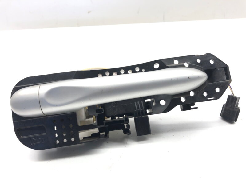 Klika vnější pravá přední Renault Grand Scénic III (JZ0/1_) 2009 - 2022 806060042R