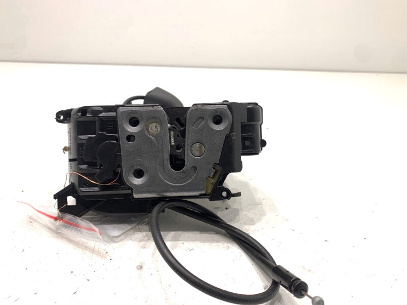 Zámek dveří pravý zadní Renault Megane III Liftback (BZ0/1_, B3_) 2008 - 2022 82502000