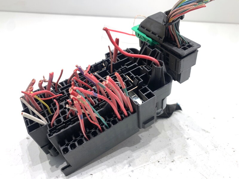 Pojistková skříňka Renault Megane III Liftback (BZ0/1_, B3_) 2008 - 2022 1801330-1