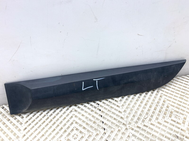 Lišta dveří levá zadní Renault Megane III Liftback (BZ0/1_, B3_) 2008 - 2022 828770001R