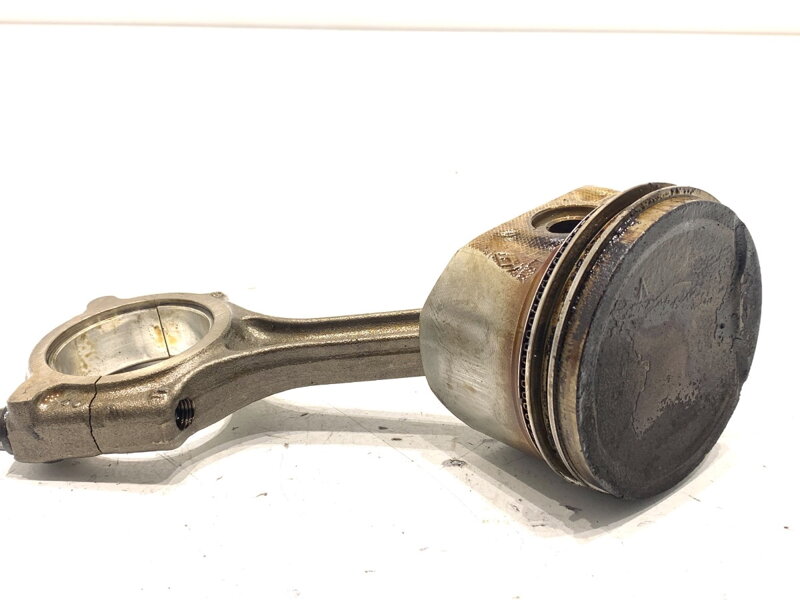 Píst S ojnicí Renault Megane III Liftback (BZ0/1_, B3_) 2008 - 2022 K4M848