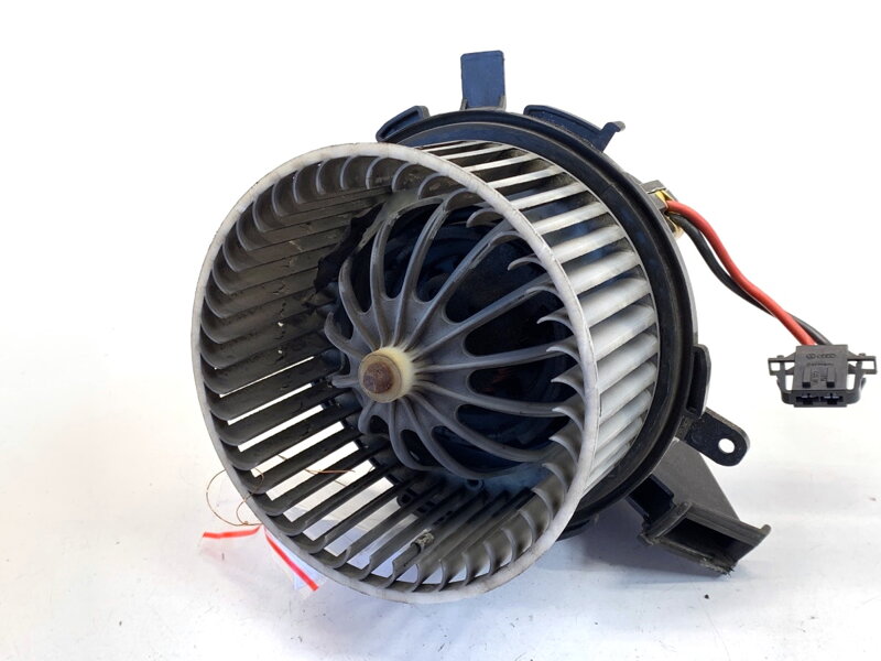 Ventilátor topení Audi Q5 (8RB) 2008 - 2017 U0852003