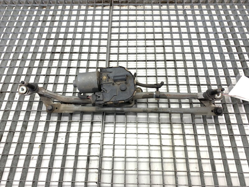 Mechanismus stěračů přední Audi Q5 (8RB) 2008 - 2017 8R1955023D