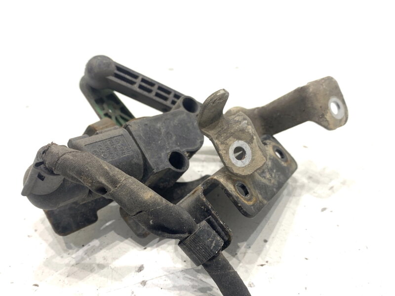 Čidlo náklonu xenon zadní levý Skoda Superb III (3V3) 2015 - 2022 5Q0907503