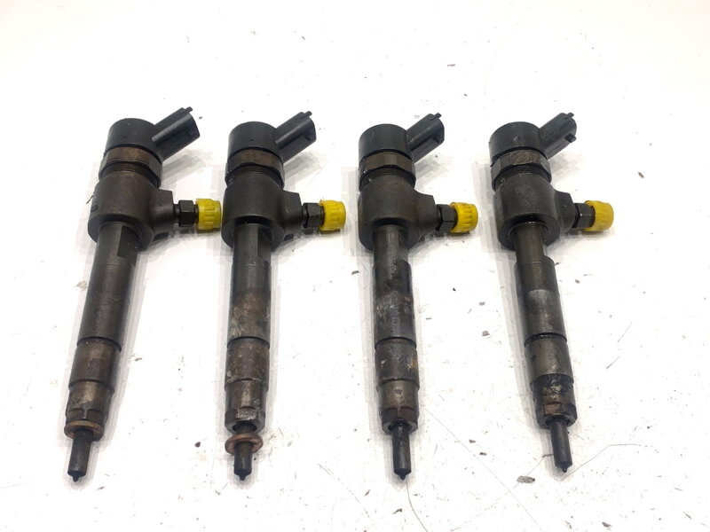 Vstřikovače sada Opel Astra H GTC (A04) 2005 - 2010 0445110165