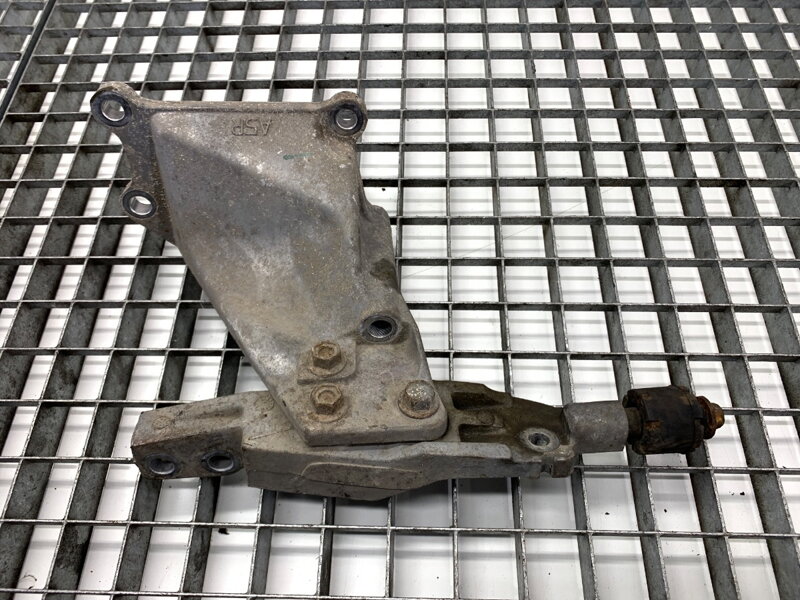 Držák motoru Infiniti Q50 2013 - 2022