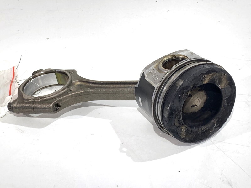 Píst S ojnicí Volvo V40 Liftback (525, 526) 2012 - 2022 82L187