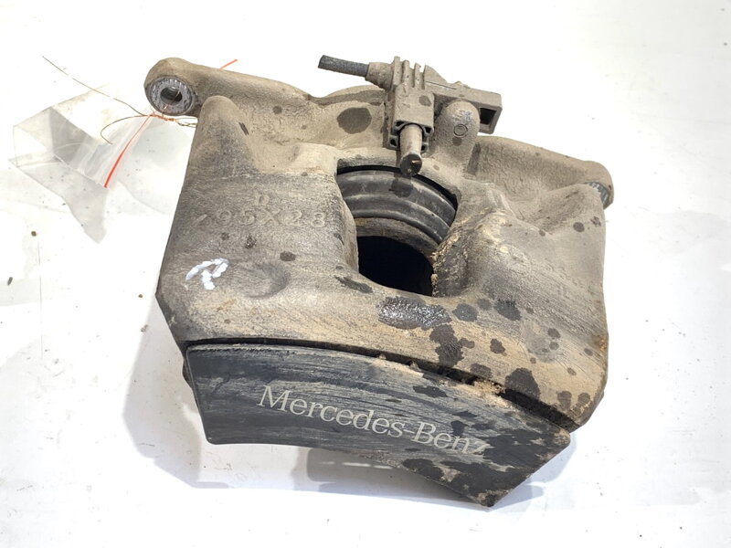 Brzdový třmen pravý přední Mercedes-benz CLA Coupe (C117) 2013 - 2019