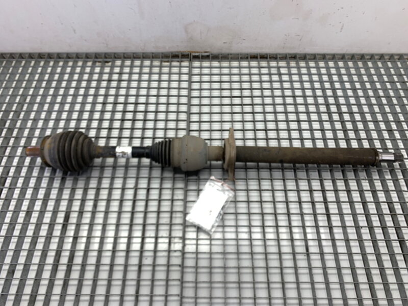 Poloosa pravá přední Mercedes-benz CLA Coupe (C117) 2013 - 2019 2463309100