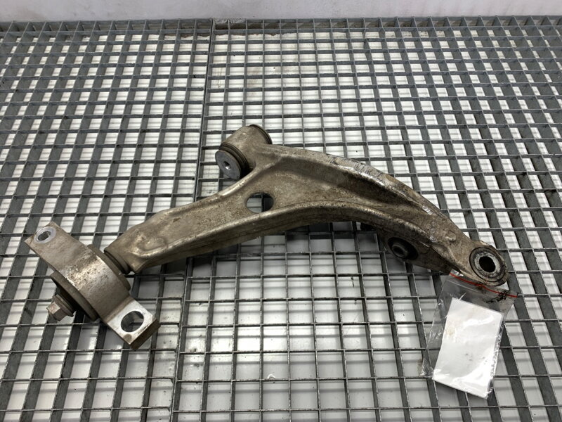 Rameno levé přední Lexus IS III (_E3_) 2013 - 2022