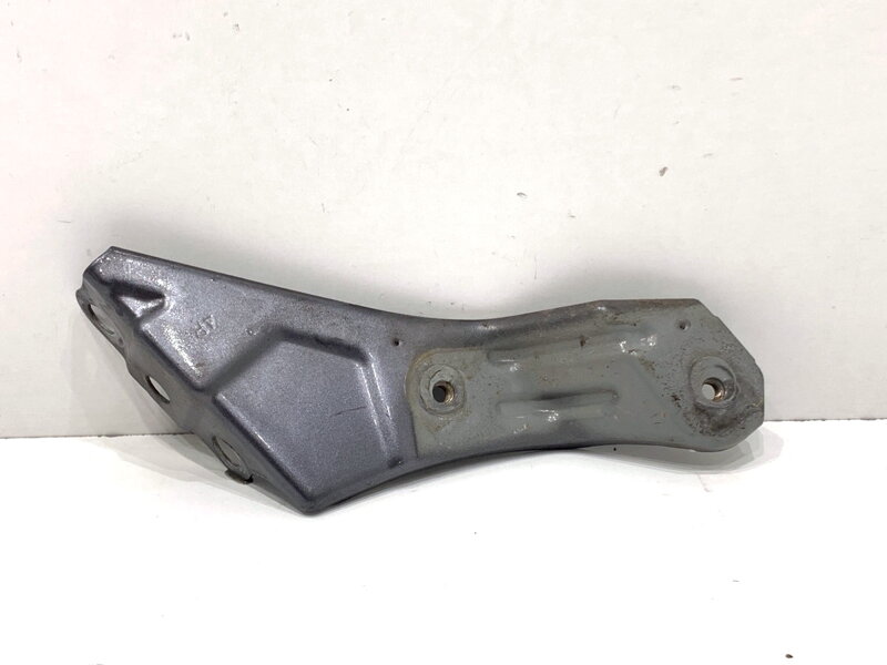 Uchycení blatníku pravé přední Lexus IS III (_E3_) 2013 - 2022