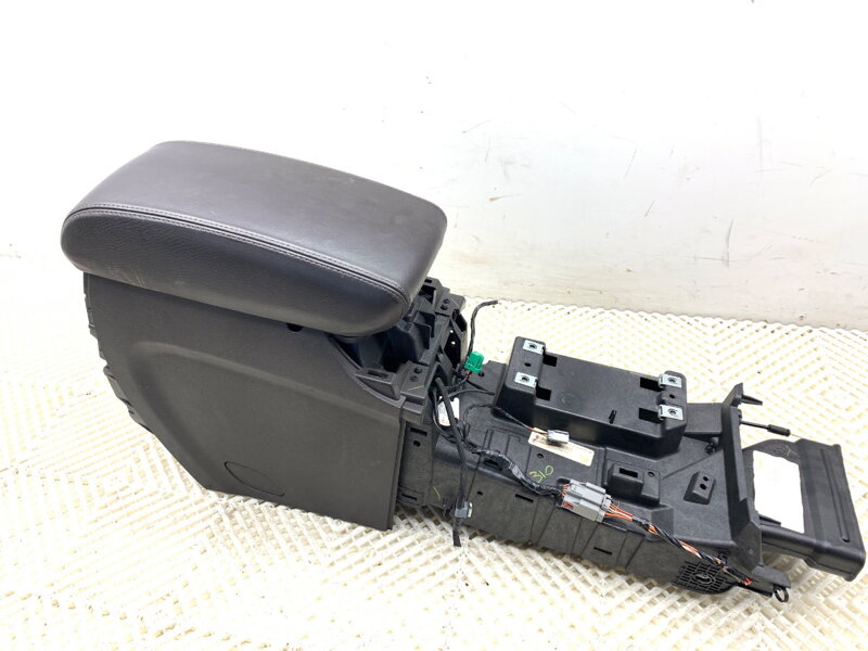 Loketní opěrka Jeep Grand Cherokee IV (WK, WK2) 2010 - 2022