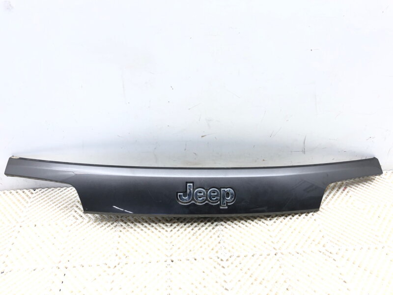 Lišta víka kufru zadní Jeep Grand Cherokee IV (WK, WK2) 2010 - 2022