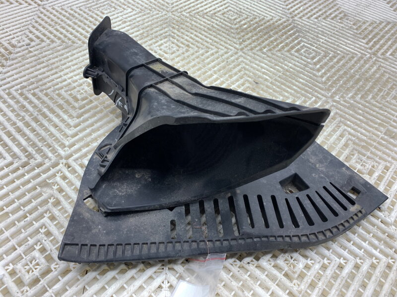 Volant vzduchu pravý Lexus IS III (_E3_) 2013 - 2022 53208-53040