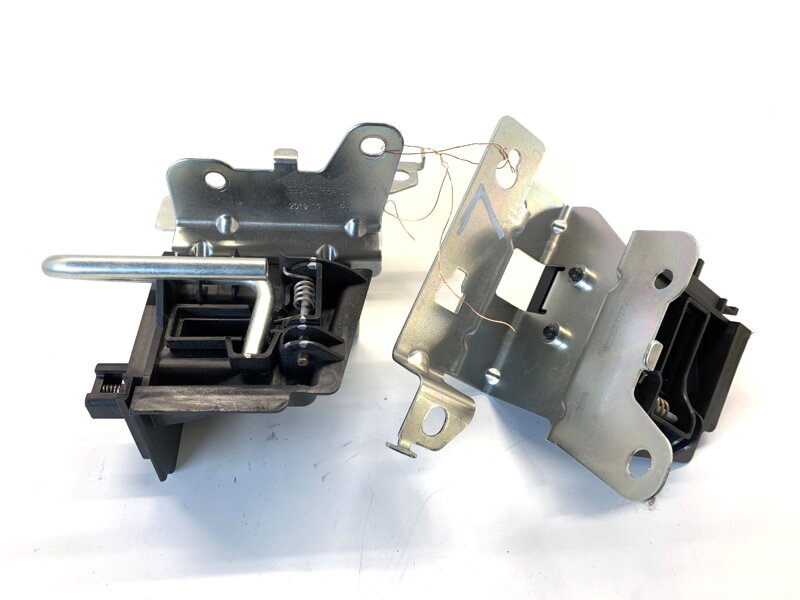 Uchycení rolety kufru levé pravé sada BMW X5 (G05, F95) 2018 - 7438268 7438267