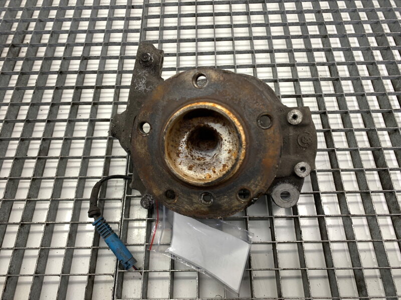 Otoč levá přední BMW 5 Touring (E61) 2004 - 2010 6760953