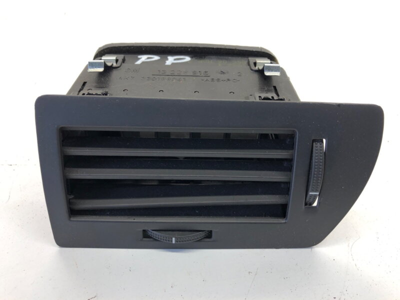 Mřížka ventilace pravá přední Opel Astra H Kombi (A04) 2004 - 2014 13228916