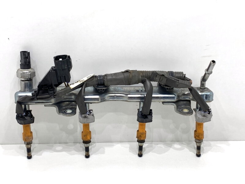 Vstřikovací rampa S wtryskami Lexus IS III (_E3_) 2013 - 2022 23250-36020