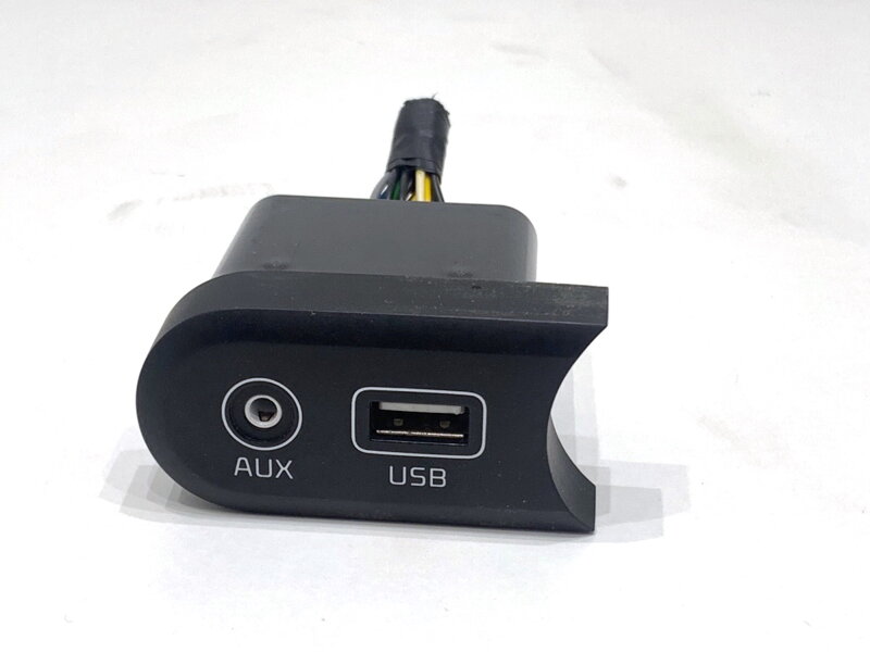 Zásuvka / uložení USB KIA CEE ' D Sportswagon (JD) 2012 - 2018 96120-A2200