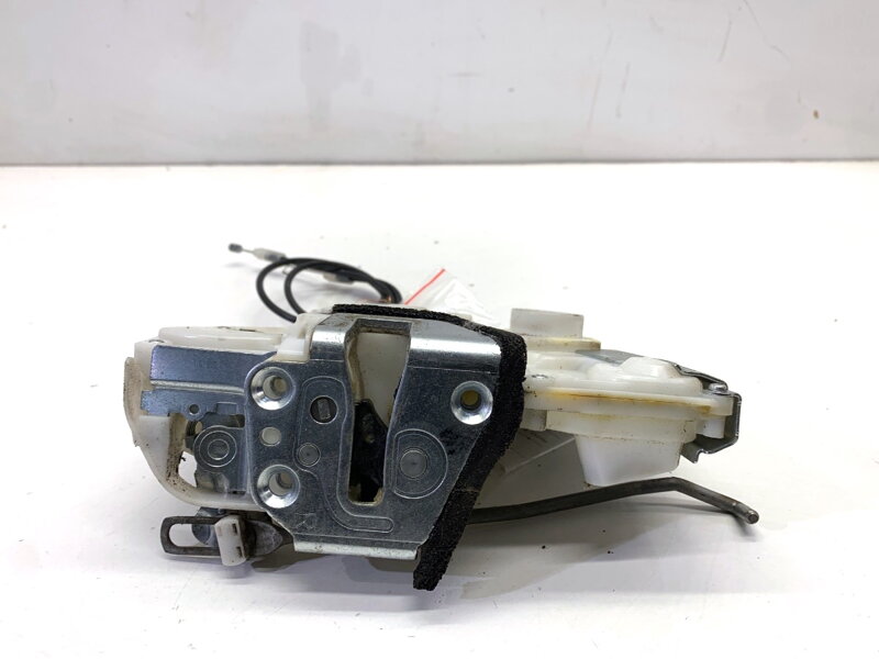 Zámek dveří pravý přední Suzuki Swift III (MZ, EZ) 2005 - 2022