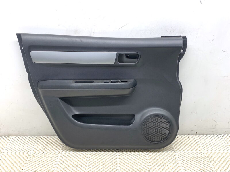 Tapecírung dveří levý přední Suzuki Swift III (MZ, EZ) 2005 - 2022 83723-63J0