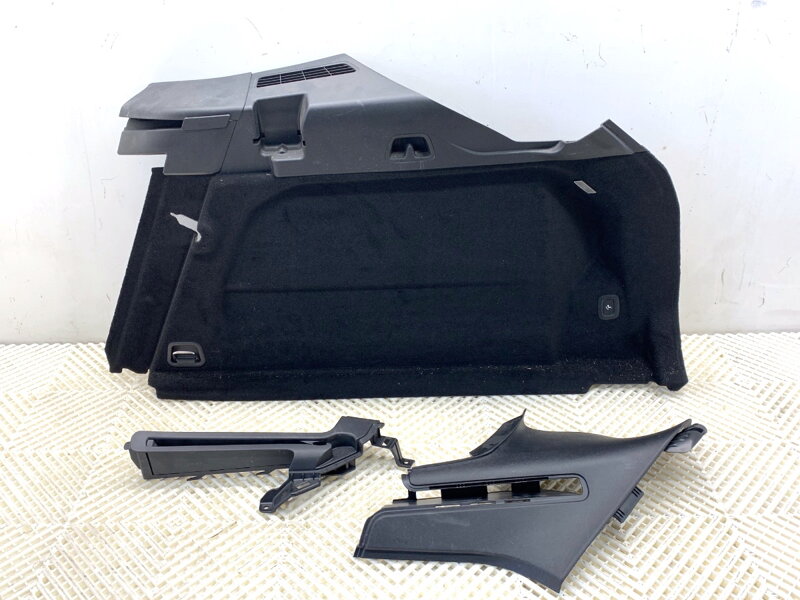 Tapecírung kufru pravý Volvo XC60 II (246) 2017 - 2022 31440674