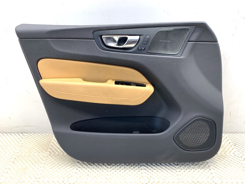 Tapecírung dveří levý přední Volvo XC60 II (246) 2017 - 2022 31446174