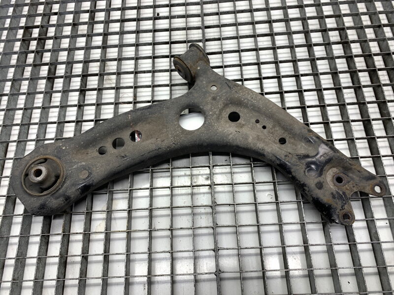 Rameno pravé přední Skoda Octavia III Combi (5E5, 5E6) 2012 - 2022