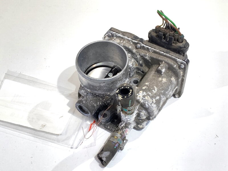 Škrticí klapka Toyota Yaris (_P13_) 2010 - 2022 22030-0Y110