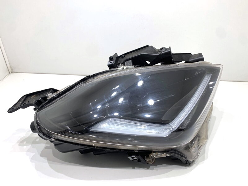 Světlo pravé přední Suzuki Swift VI (ZD_, ZC_) 2023 -