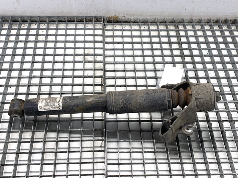 Tlumič pravý zadní Volvo XC60 II (246) 2017 - 2022 P32246748